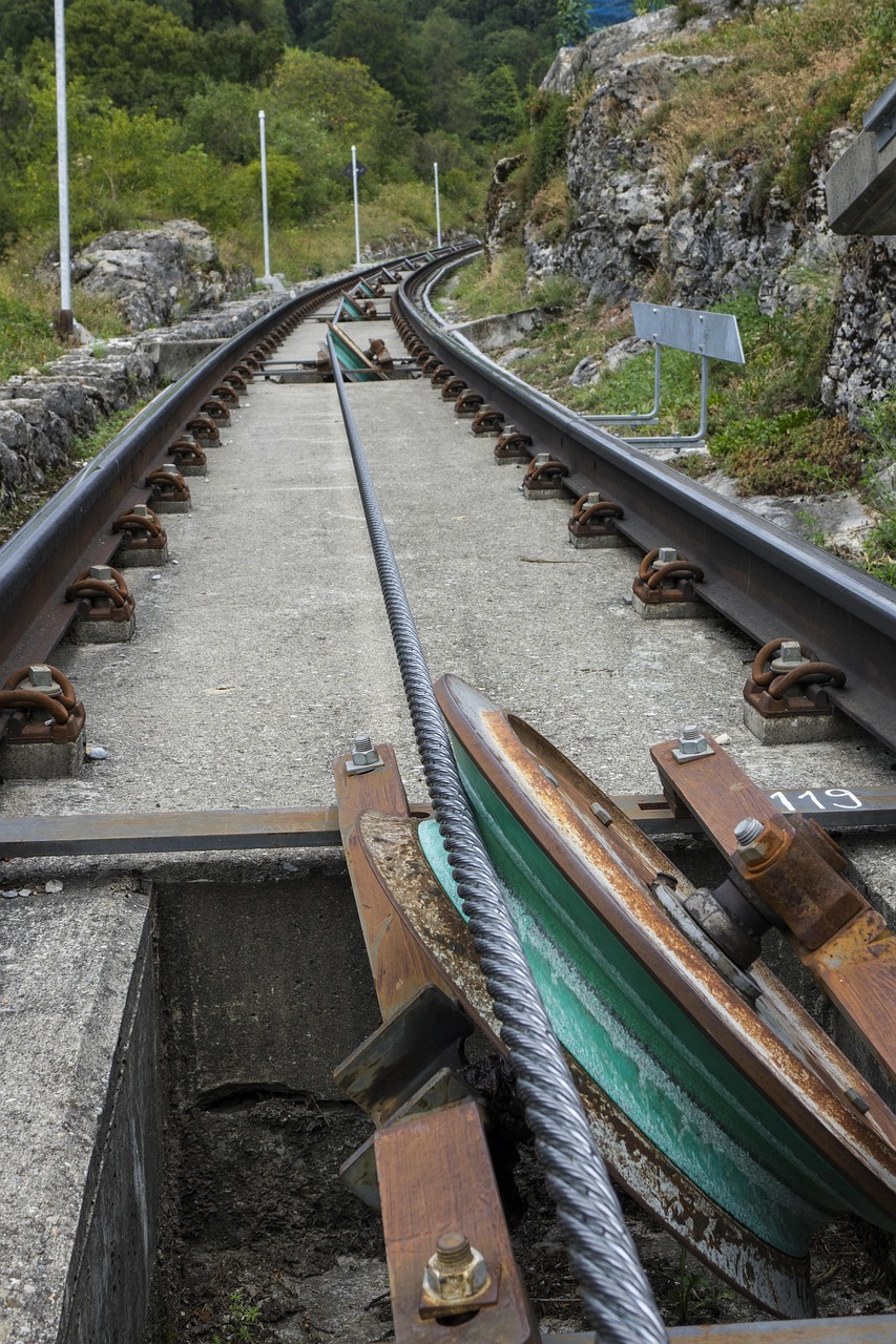 mountain-railway-3622204_1280